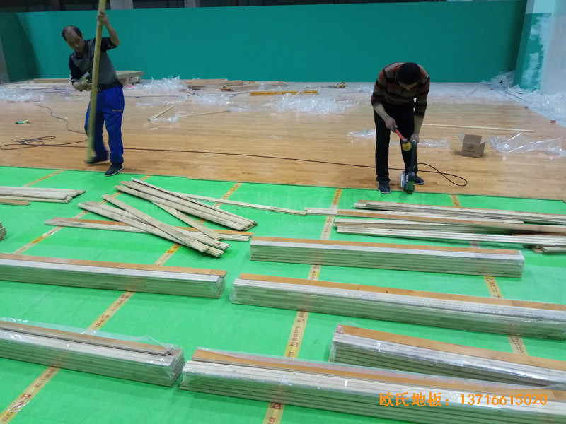 重慶市九龍坡區友動力羽毛球俱樂部運動木地板安裝案例3