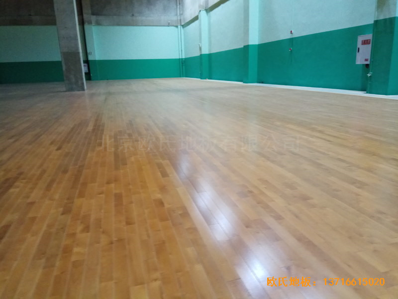重慶市九龍坡區友動力羽毛球俱樂部運動木地板安裝案例4